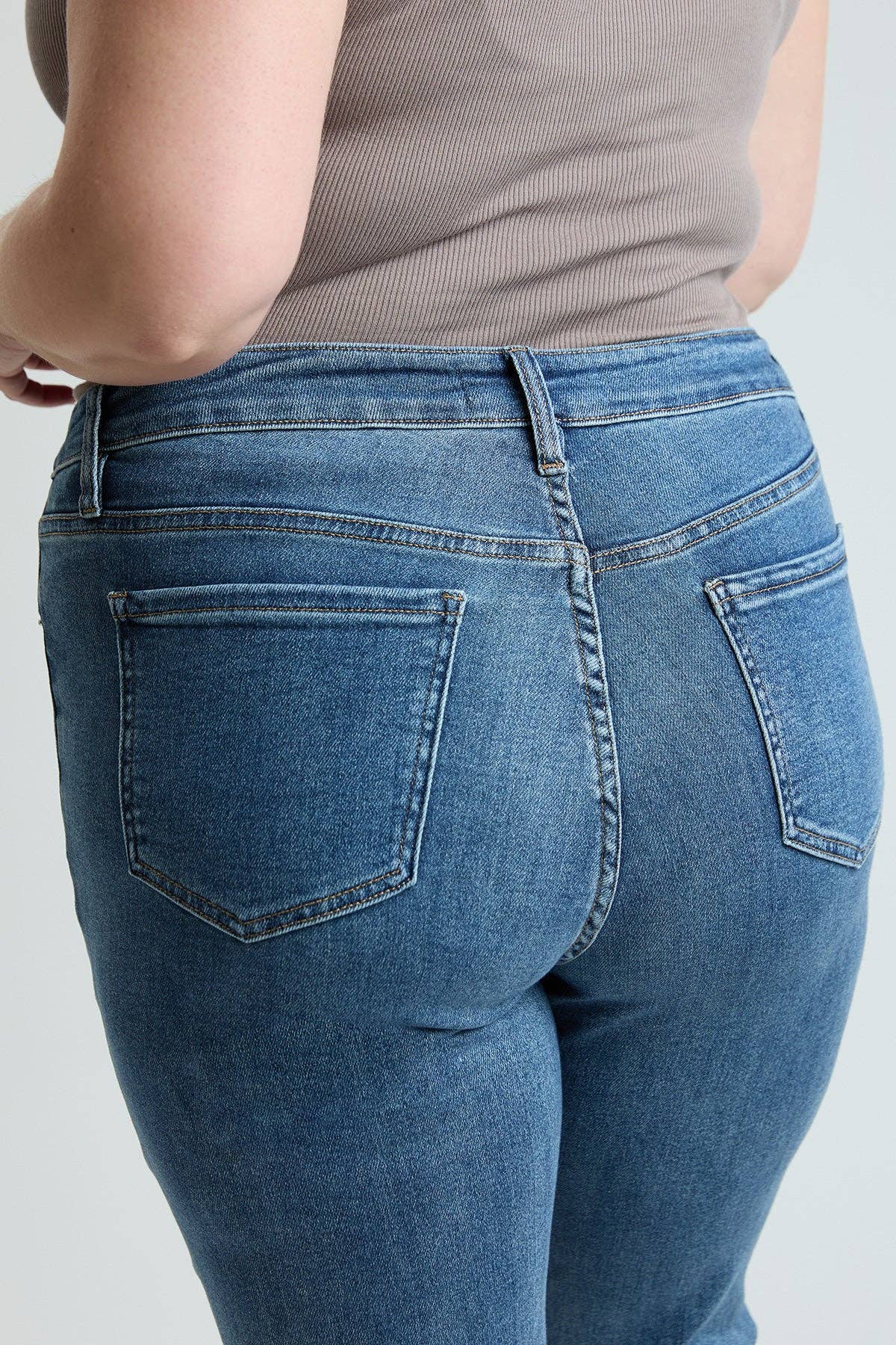 High Rise Premium Stretch Cuff Capri