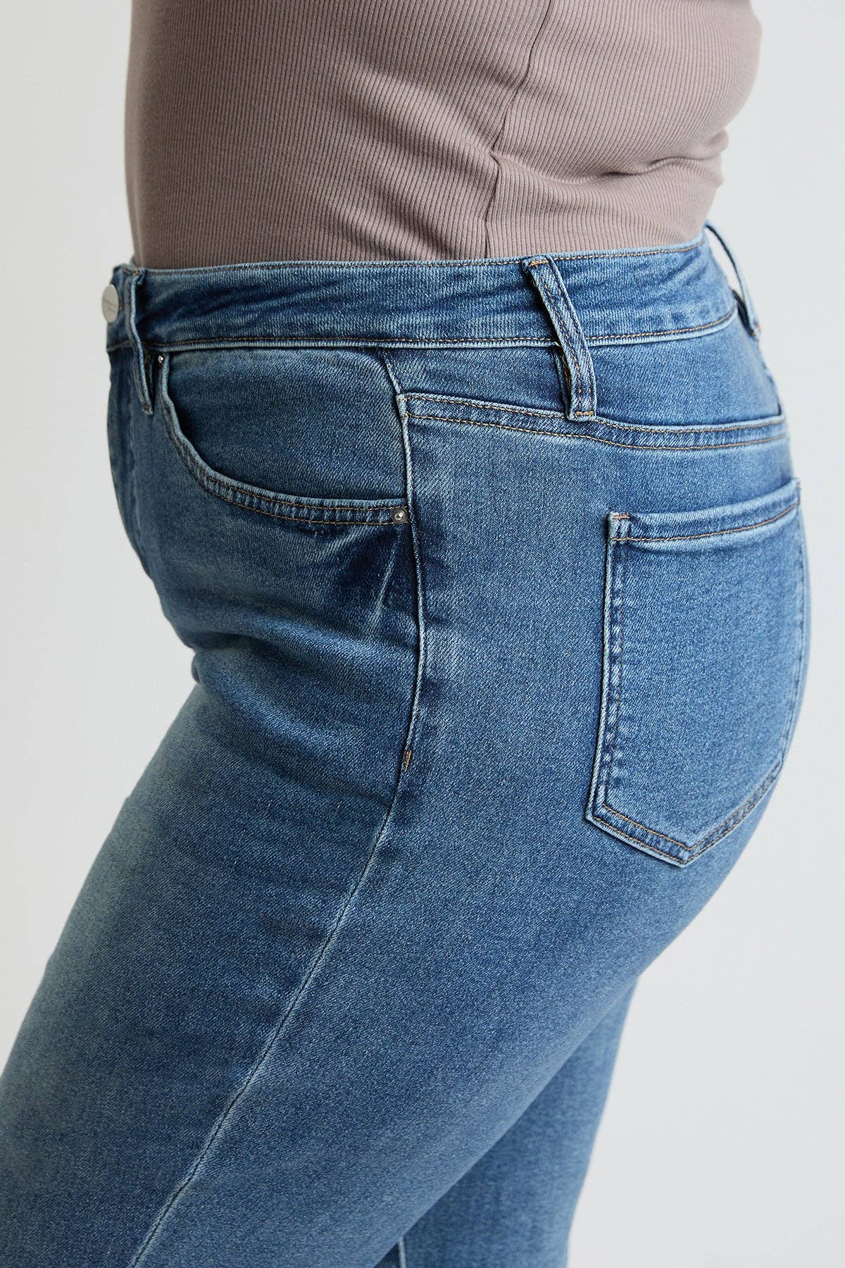 High Rise Premium Stretch Cuff Capri