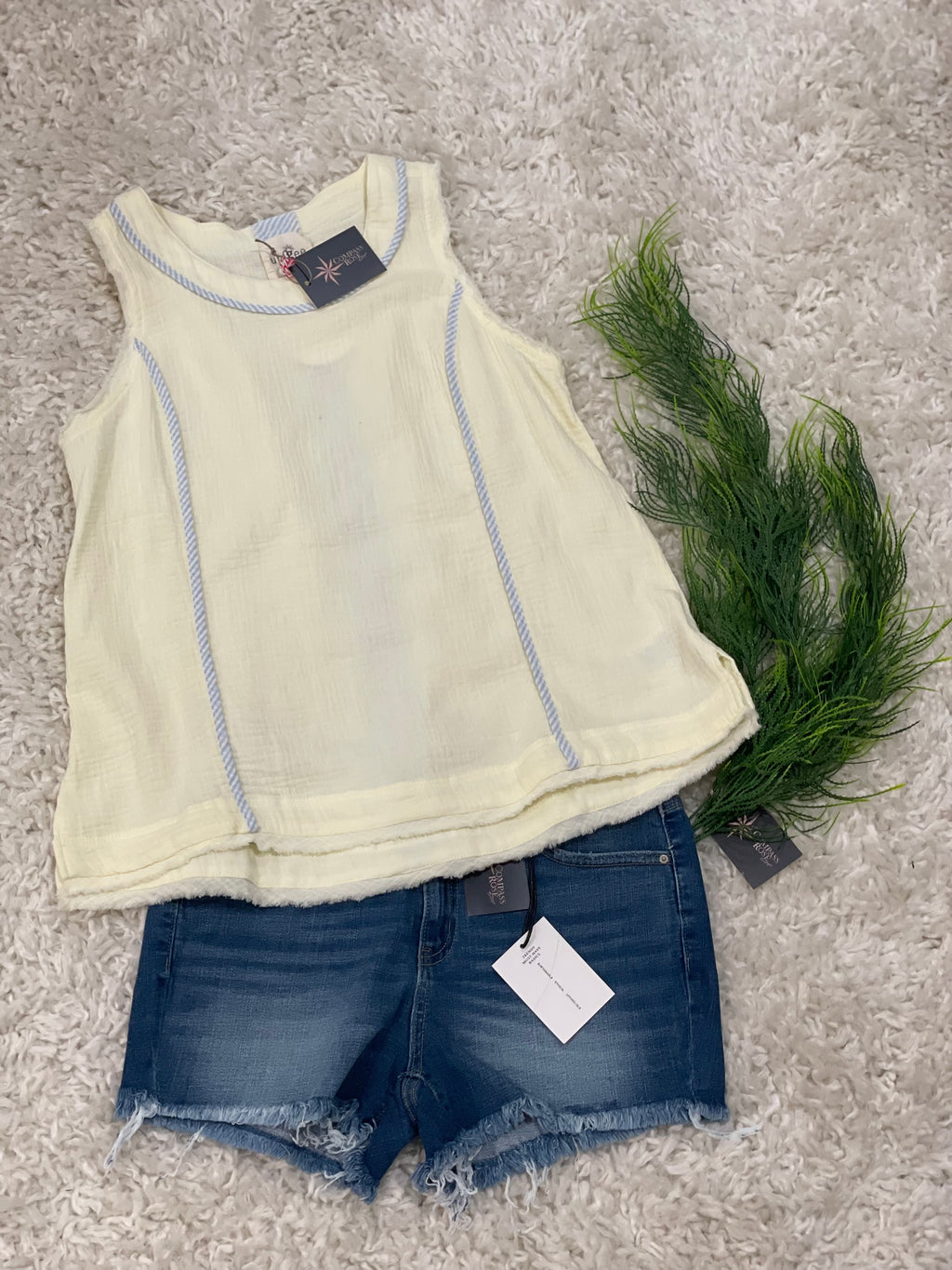 Sleeveless Contrast Trim Top