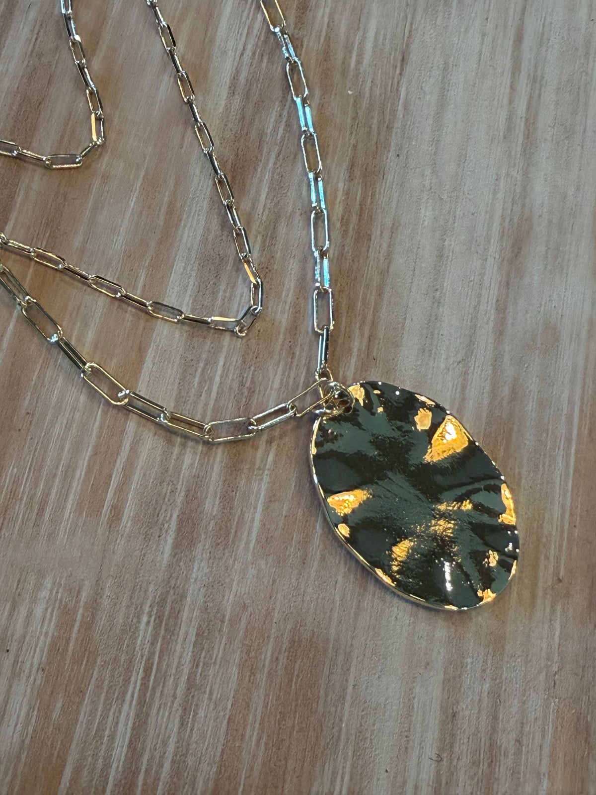 Oval Pendant Trio Necklace