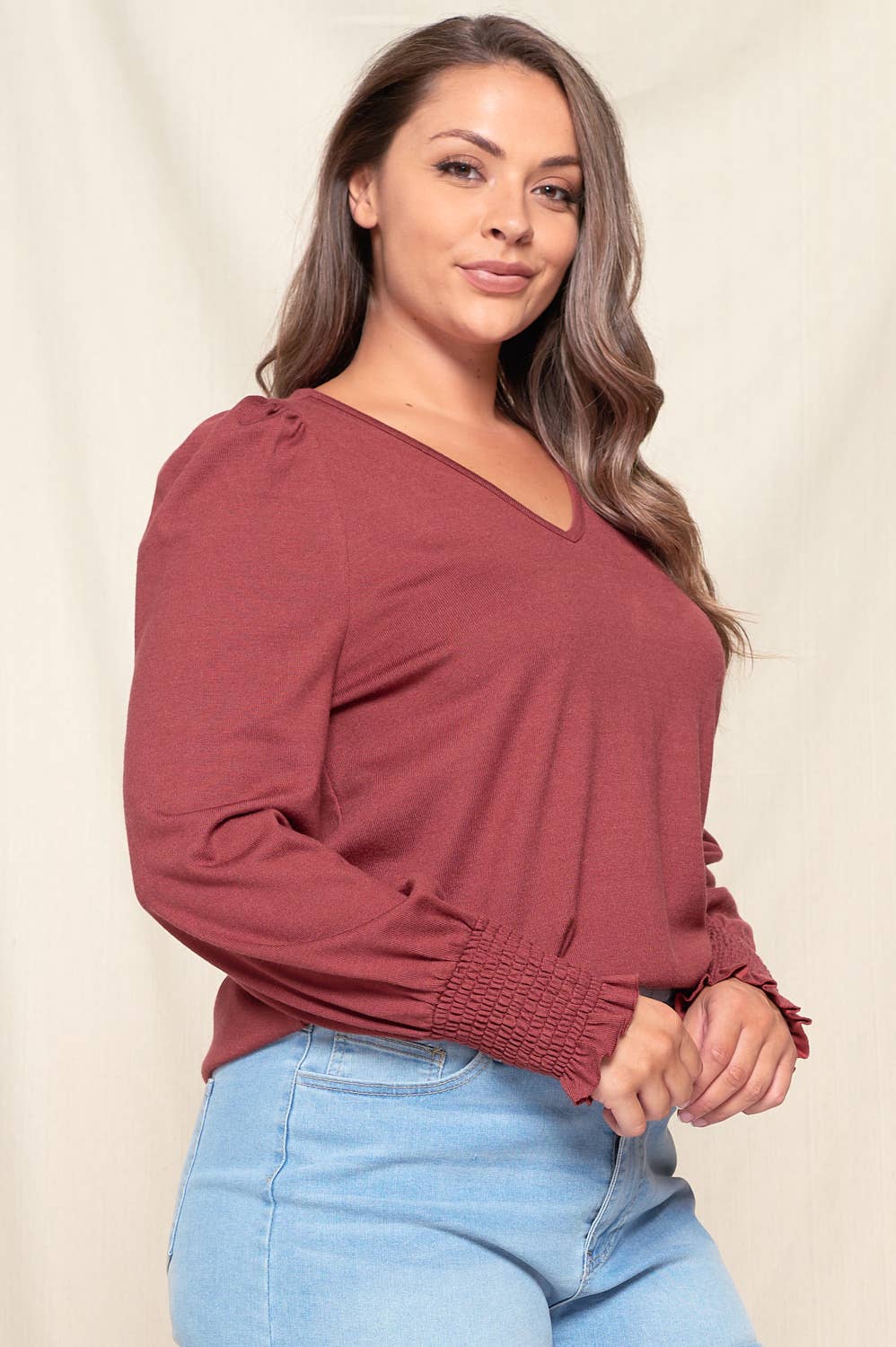 PUFF SLEEVE SMOCKED V-NECK TOP