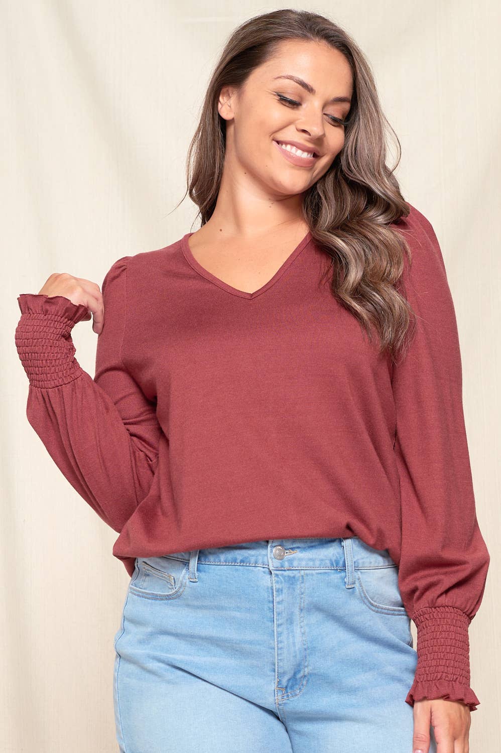 PUFF SLEEVE SMOCKED V-NECK TOP