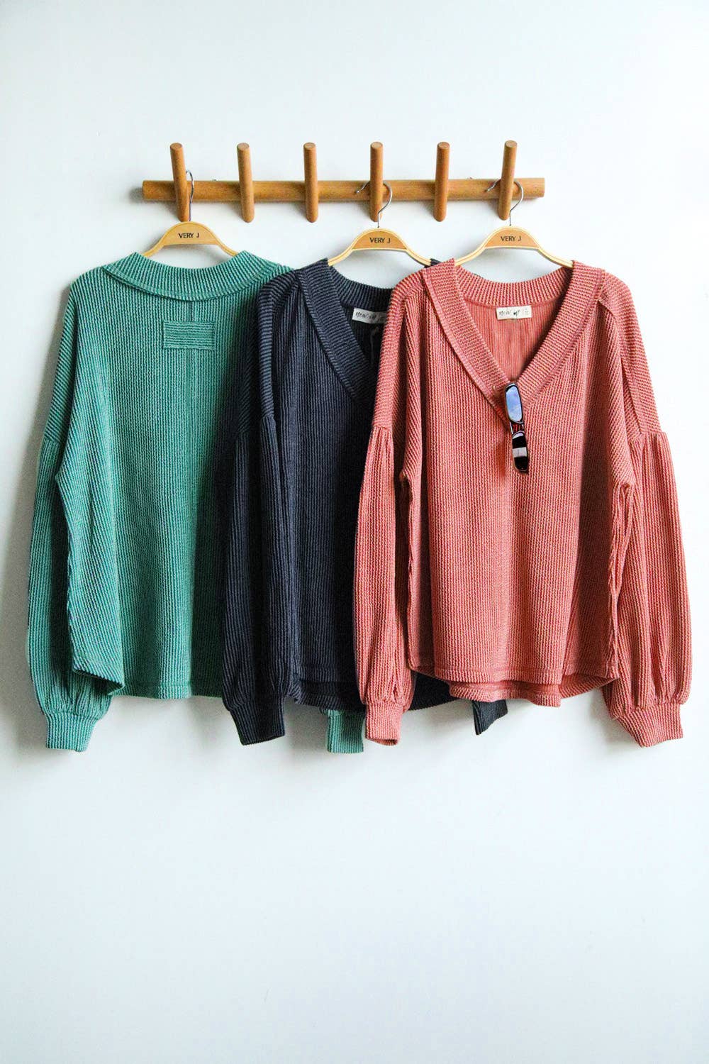 Two Tone Otto Ribbed V-Neck Knit Top