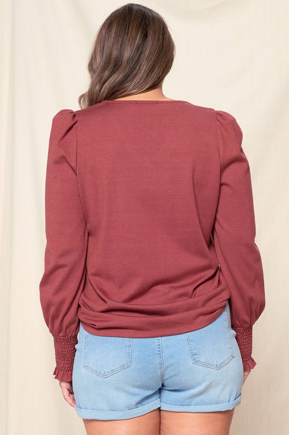 PUFF SLEEVE SMOCKED V-NECK TOP