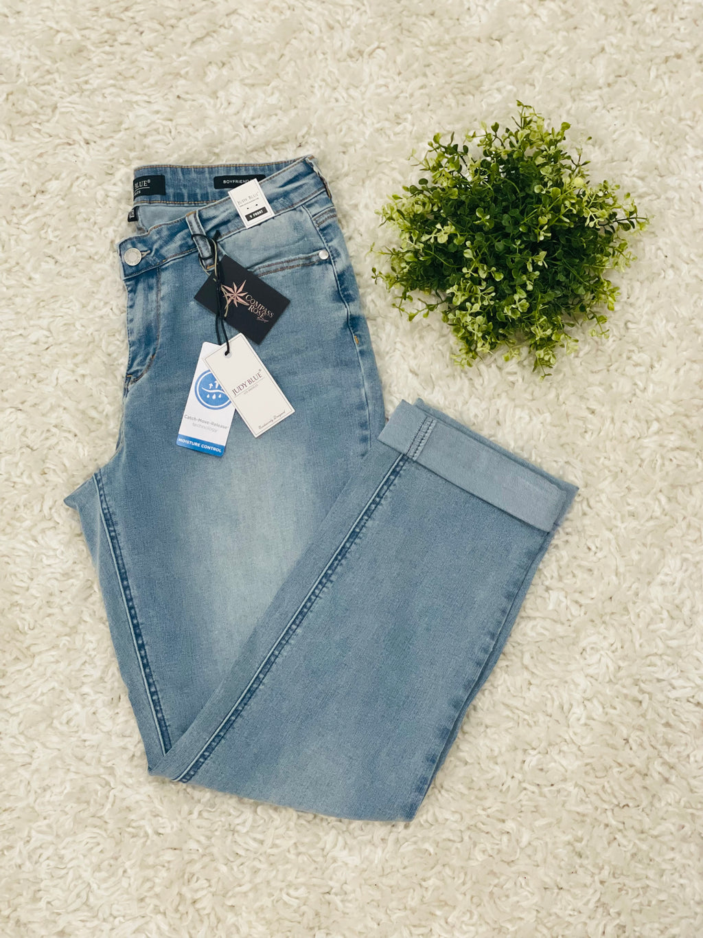 Judy Blue V-Front Cool Denim Cuff BF