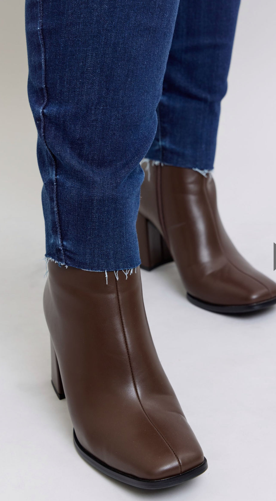 Judy Blue MR Skinny w/ Raw Hem