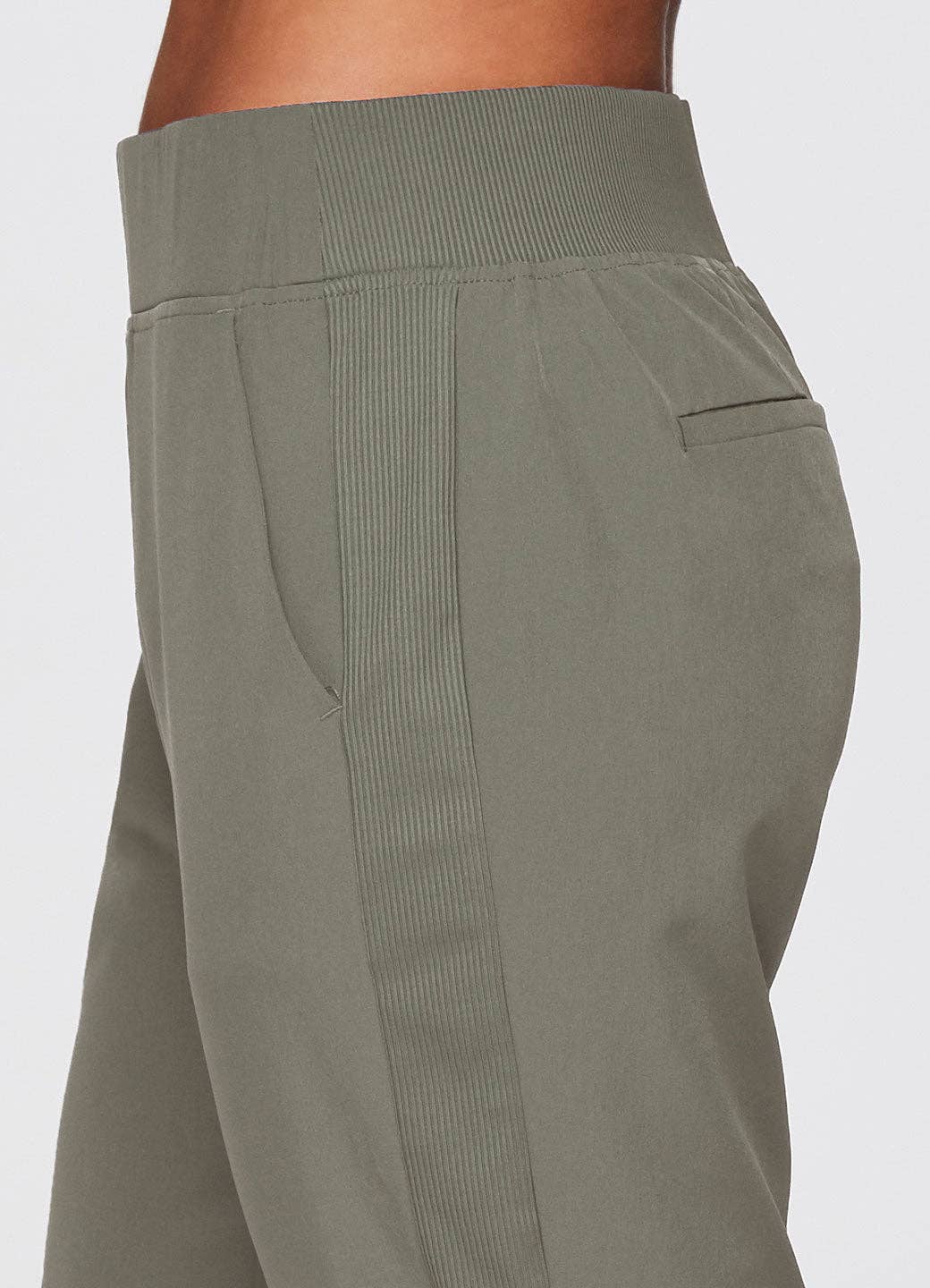 Everyday Ribbed Ankle Pant